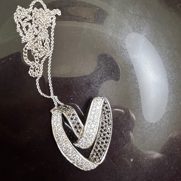 SterlingSilverBlack&ClearCrystalHeartPendantNecklace - Picture 6 of 8